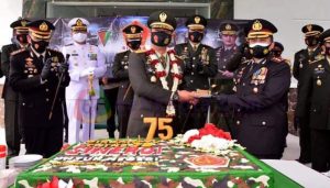 Peringati HUT Ke-75 TNI, Pangdivif 2 Kostrad Mendapat Kejutan Dari Satuan Jajaran Polri Malang Raya