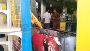 El Malik Terbakar, Pemilik Diberitahu Tukang Becak