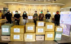 Dukung Tim Medis di Surabaya Hadapi Covid-19 Trakindo Salurkan Ribuan APD