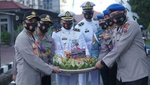 Sinergitas TNI-Polri, Polda Kalsel Berikan Kejutan ke Lanal Banjarmasin