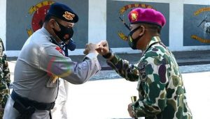 Dalam Rangka HUT TNI ke 75 Tahun 2020, Komandan Satuan Brimob Polda Sulsel Berkunjung di Mako Yonmarhanlan VI Makassar