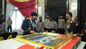 Panglima TNI Terima Kejutan dari Kapolri di HUT Ke-75 TNI