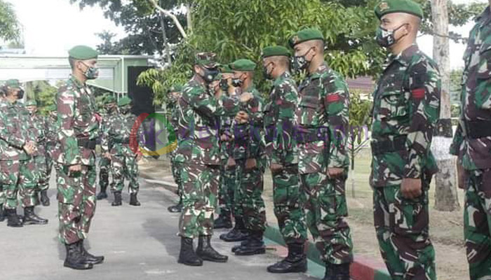 Danrem 101/Antasari Kunjungi Satgas Yonif 623/BWU