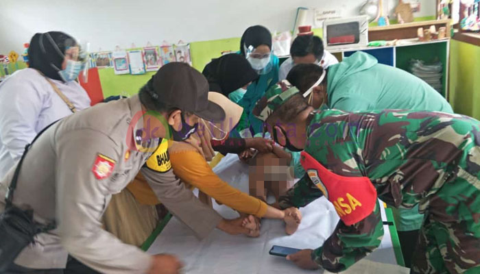 Tim Medis dan Relawan di Acara Sunatan Massal