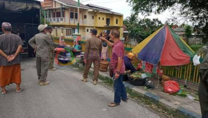 Satpol PP Pamekasan Tertibkan Para Pedagang