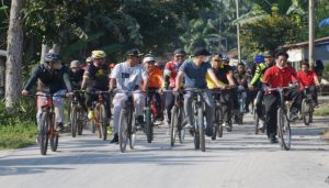 Dilepas Ketua IWO Sumut, Gowes Bersama Bupati Sergai Diwarnai Vaksinasi Massal dan Tanam Mangrove