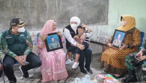 Gubernur Khofifah Kunjungi Korban Penembakan KKB Papua