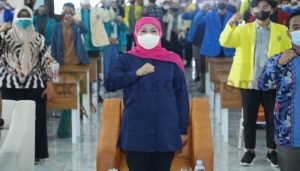 Khofifah Ajak Mahasiswa Bekolaborasi di Bidang Ekonomi dan Energi Terbarukan