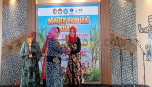 Semarak Lomba Paduan Suara Ibu-Ibu PKK Dalam Memperingati Hari Kartini Di Aula Kecamatan Glenmore