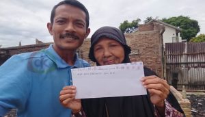 Mantan Kapolres Lhokseumawe Serahkan Bantuan Untuk Ibu Maimunah
