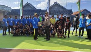 Kapolsek Kangayan Memberikan Bantuan Alat Olahraga di Turnamen BUNGIN CUP 1