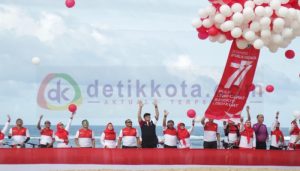 Kapolda Aceh Bersama Forkopimda Aceh Kibarkan Bendera Raksaksa di Pantai Lhoknga