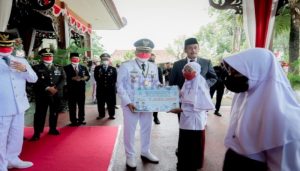 Bupati Pamekasan Berikan Bonus Peraih Medali Perak OSN Tingkat Nasional