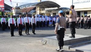 Kapolres Pamekasan Beri Reward Pada 5 Anggota Reskrim Berprestasi