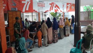 Pastikan Tepat Sasaran, Babinsa Dampingi Penyaluran BLT BBM