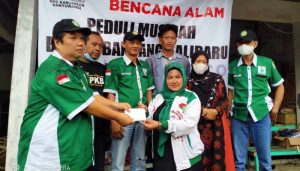 Barak Bangsa Banyuwangi Berikan Tali Asih Ke Korban Bencana Banjir Kalibaru