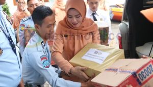 Lapas Banyuwangi Salurkan Bantuan kepada Korban Banjir Kalibaru