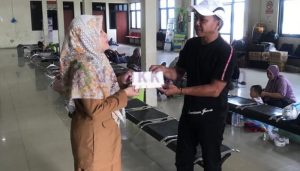 Pasutri Asal Kepulauan Masalembu Mendapat Tali Asih dari Bupati Sumenep