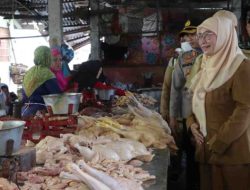 Wabup Sumenep Blusukan Ke Pasar Anom, Cek Stok Dan Harga Sembako