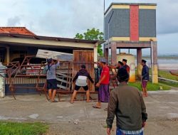 Usir Pekerja, Warga Gersik Putih Hentikan Paksa Penggarapan Tambak Garam