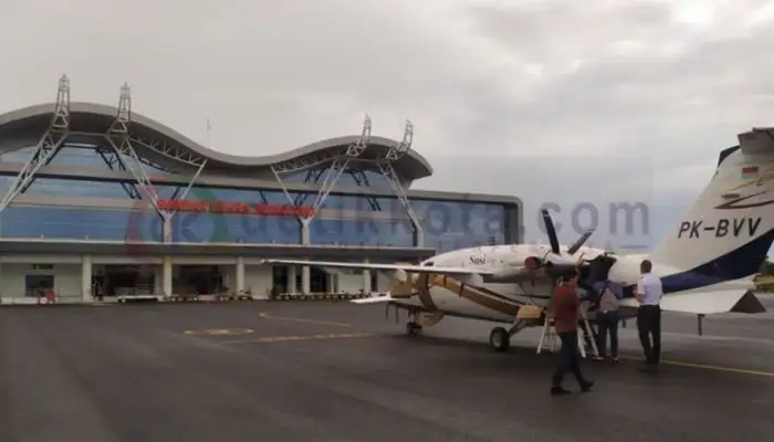 Aktivitas penerbangan di Bandar Udara (Bandara) Trunojoyo Sumenep.