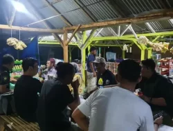 Penjual Makanan di Pantai Lombang Ketiban Rejeki Selama Libur Lebaran