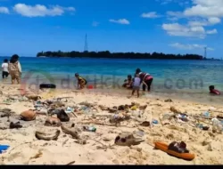 Warga Sayangkan Wisata Pantai Pasir Putih Ternodai Tumpukan Sampah