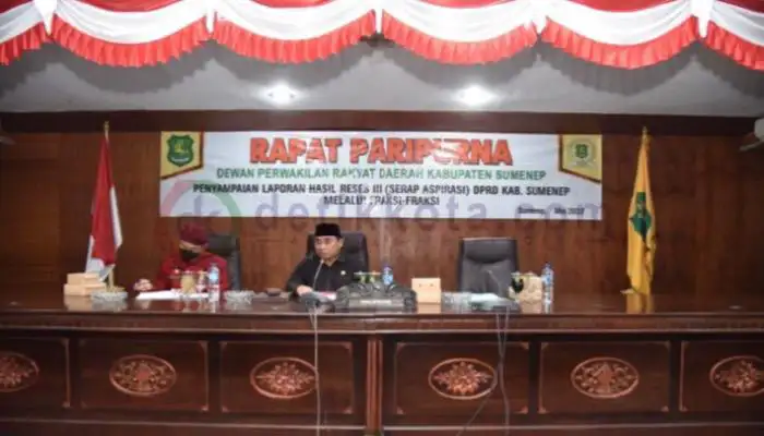 Wakil Ketua DPRD Sumenep, Moh. Syukri memimpin Rapat Paripurna Penyampaian Hasil Reses III di Graha Paripurna kantor setempat.