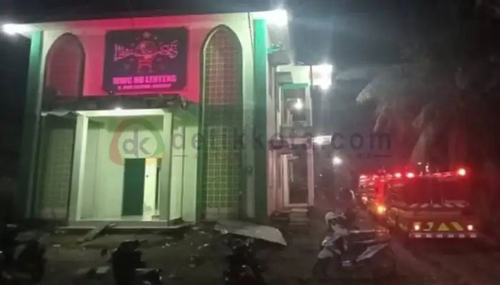 Kantor MWC NU Lenteng, Kabupaten Sumenep sesaat setelah mengalami percobaan pembakaran ke-2.