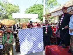 Diikuti Puluhan TK/RA, Bupati Sumenep Lepas Peserta Festival Tan-Pangantanan Dhe’ Nondhe’ Ni’ Nang