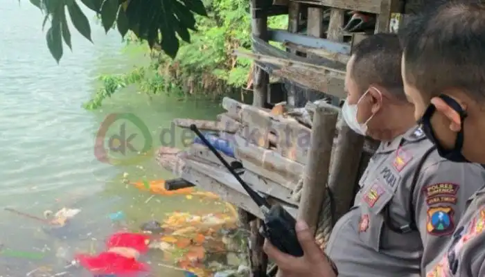 Polisi mendatangi TKP penemuan mayat di pantai Pelabuhan Kalianget, Kabupaten Sumenep.
