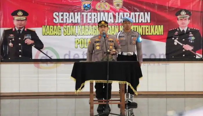 Kapolres Sumenep, AKBP Edo Satya Kentriko saat memimpin Upacara Sertijab di Gedung Sanika Satyawada.