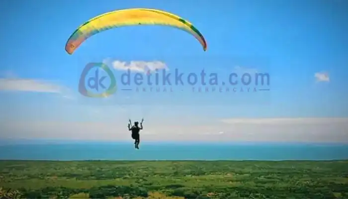 Paralayang Jokotole Bukit Lanjari Sumenep (ig @paralayang_jokotole)