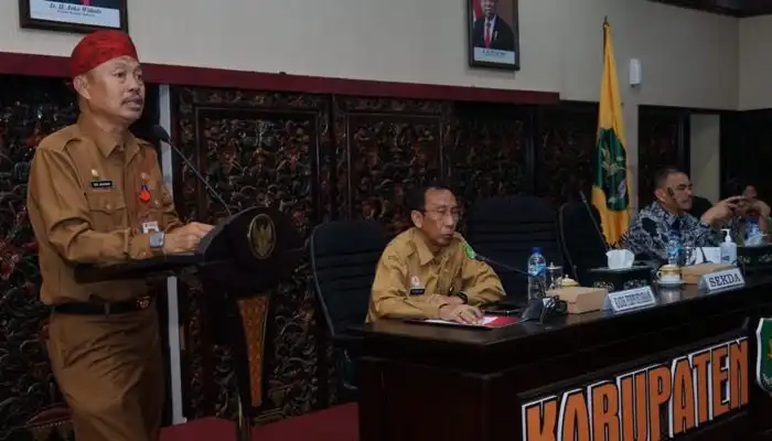 Sekretaris Daerah Kabupaten Sumenep, Edy Rasiyadi membuka acara Sosialisasi Aplikasi Srikandi di Kantor Bupati setempat.
