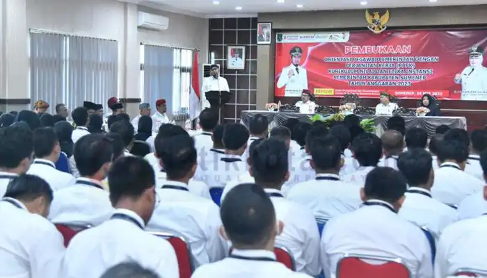 Bupati Sumenep, Achmad Fauzi memberikan pengarahan pada PPPK dalam Orintasi Kurikulum Nilai dan Etika Instansi di Gedung SKD, Kecamatan Batuan.