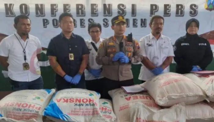 Kapolres Sumenep, AKBP Edo Satya Kentriko saat konferensi pres penangkapan pupuk bersubsidi ke Luar Madura.