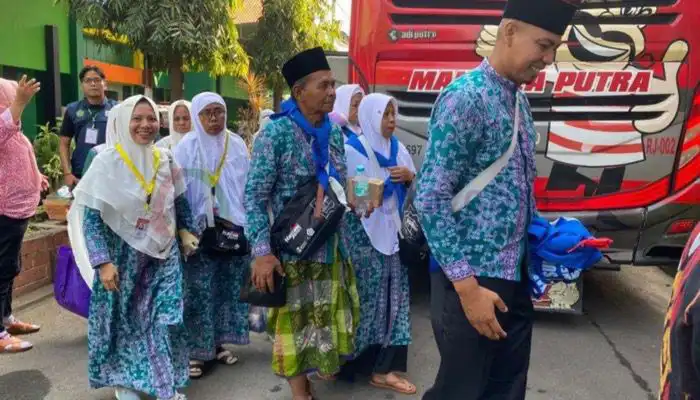 Calon Jemaah Haji (CJH) kouta cadangan asal Kabupaten Sumenep bersiap menuju Asrama Haji Sukolilo, Surabaya beberapa waktu lalu.