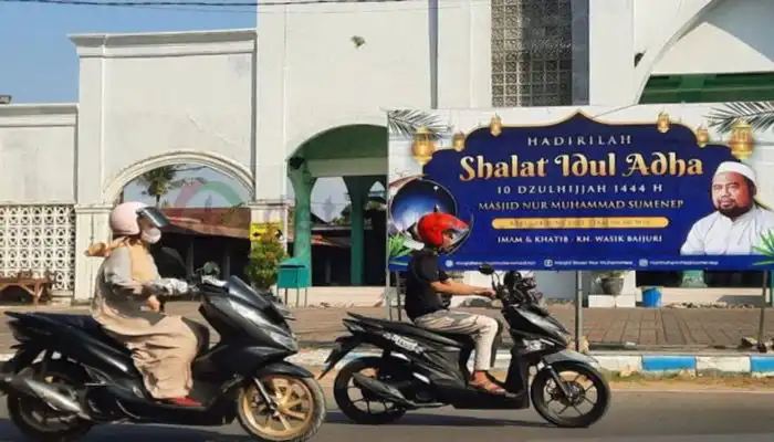 Banner pelaksanaan salat Idul Adha 1444 H di Masjid Nur Muhammad, Jl Trunojoyo Sumenep.