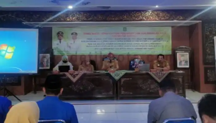 Dinas Sosial Pemberdayaan Perempuan dan Perlindungan Anak (Dinsos P3A) Kabupaten Sumenep menggelar acara Bimsos dan bantu ODGJ eks pasung.