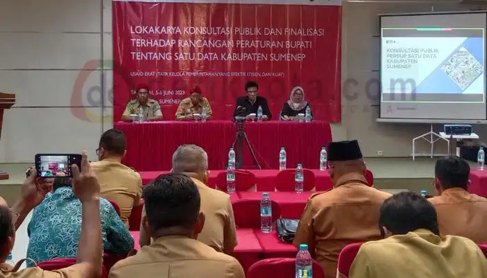 Kepala Diskominfo Kabupaten Sumenep, Ferdiansyah Tetrajaya dalam acara Konsultasi Publik dan Finalisasi Raperbup tentang Satu Data.