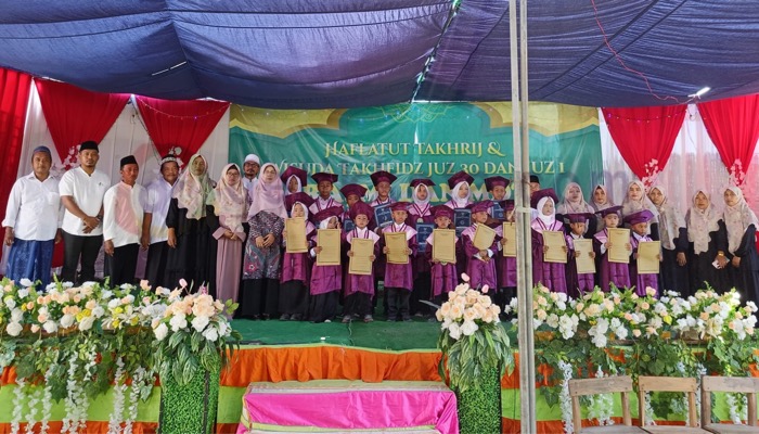 Wisuda dan Haflatul Imtihan Pondok Pesantren Nurul Jannah, Desa Pekandangan Barat, Kecamatan Bluto, Kabupaten Sumenep.