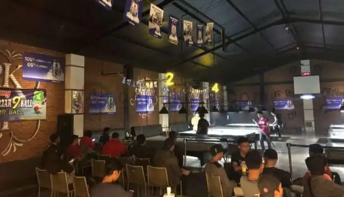 Suasana pelaksanaan turnamen billiard oleh POBSI Sumenep di Mr. Ball.