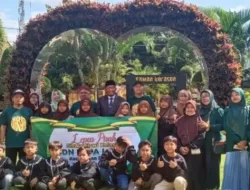 Rekreasi ke Keraton, Siswa SDN Lapa Laok II Tak Nyangka Diajak Foto Bersama Bupati Sumenep