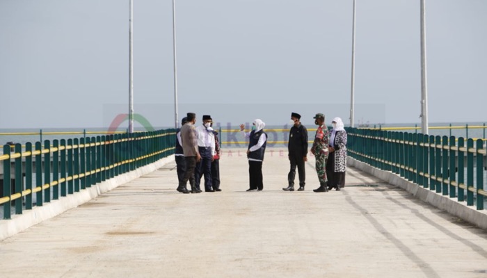 Gubernur Jawa Timur, Khafifah Indar Parawansa saat meninjau Dermaga Dungkek beberpa waktu lalu.