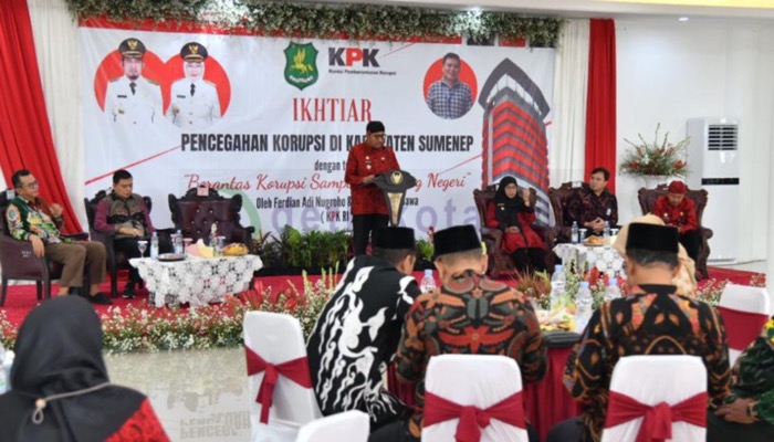 Bupati Sumenep, Achmad Fauzi dalam acara Sosialisasi Pencegahan Korupsi di Islamic Centre Bondara Saod, Kecamatan Batuan.