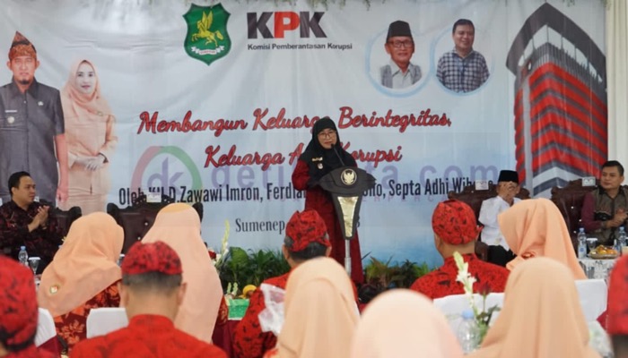 Wakil Bupati Sumenep, Hj. Dewi Khalifah dalam acara Sosialisasi Pencegahan Korupsi di Islamic Centre Bindara Saod, Kecamatan Batuan.