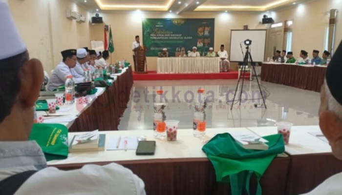 Acara Lokakarya Tata Kerja dan Khidmat Perkumpulan Nahdlatul Ulama di salah satu hotel oleh PCNU Sumenep.
