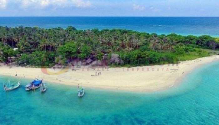 Pulau Gili Iyang, Kecamatan Dungkek, Kabupaten Sumenep.