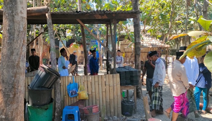 UPT Jatian, tempat santri PP Annuqayah Daerah Lubangsa mengolah sampah menjadi kerajinan tangan.