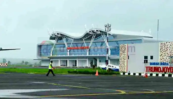 Bandar udara (Bandara) Trunojoyo Sumenep.